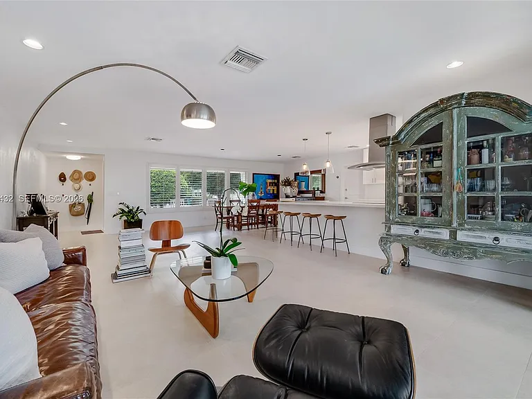 5715 SW 56th Ter — Photo 8