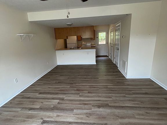 4th image of 171 Griffin Ln