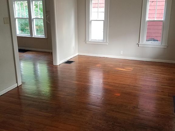4th image of 119 Berger Ave