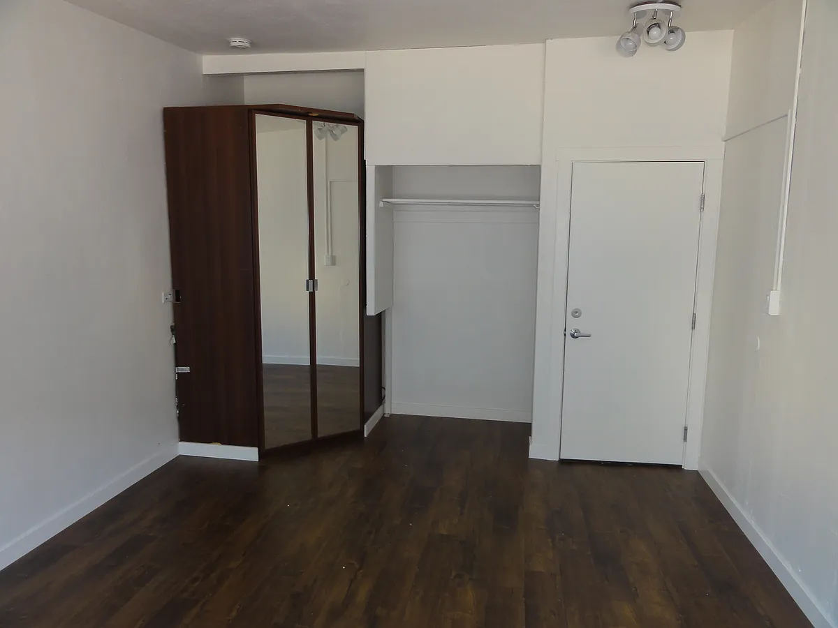 Building Photo - 2312 Warring St #11