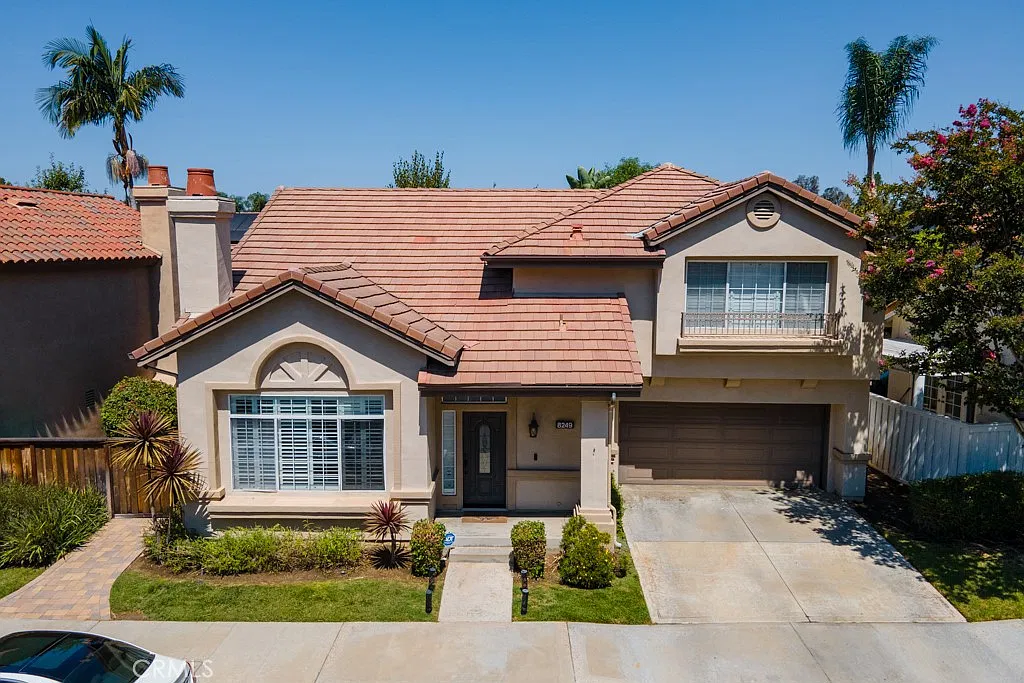 3 bed, 2.5 bath, 1905 sqft, $4,850 — Photo 1