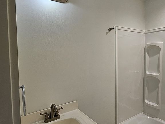 4th image of 522 Aurora Ave #C