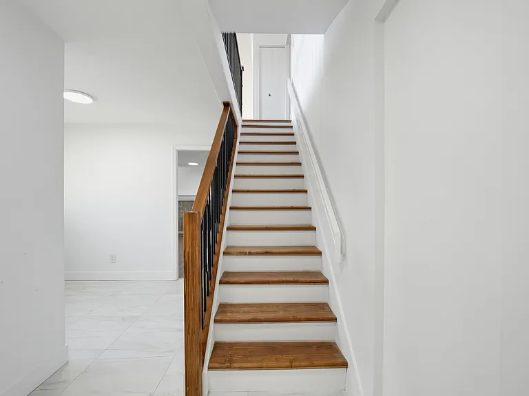 1341 Parker St — Photo 8