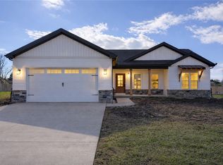 10 Summerfield Ln, Charleston, IL
