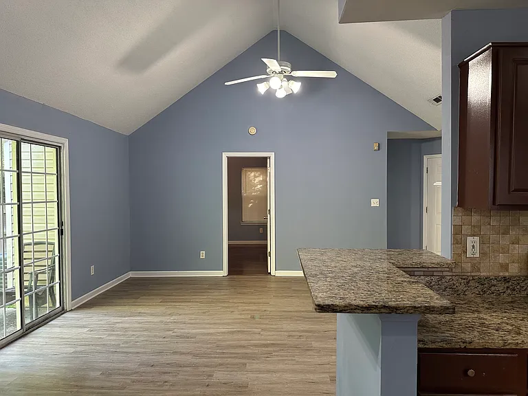 710 S Fairfield Dr — Photo 7