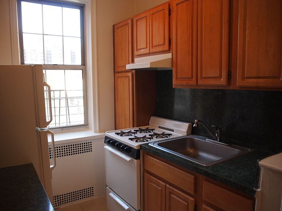2nd image of 4410 Broadway #6F