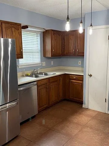 215 Elmwood St — Photo 10