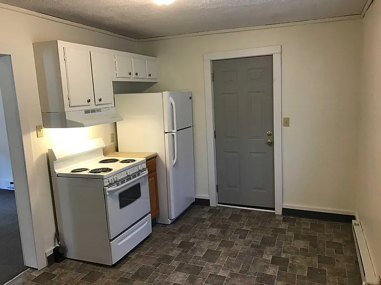 330 Elizabeth St — Photo 10