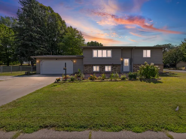 8921 49th Ave N, New Hope, MN 55428