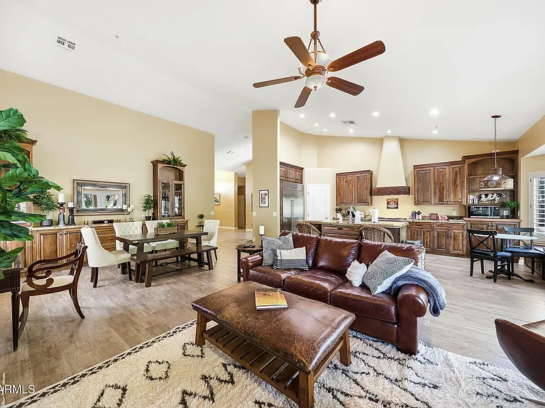 7642 E Hartford Dr — Photo 8
