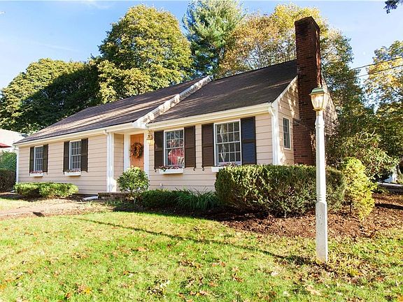 2nd image of 10 Emmett Ln