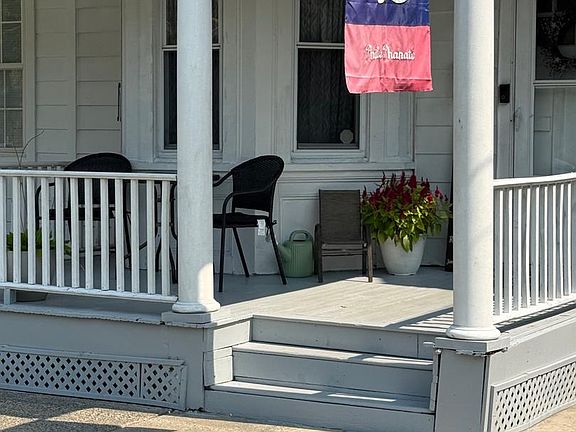 3rd image of 214 Broad St