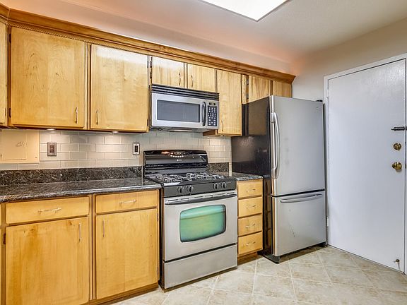 5th image of 1300 Army Navy Dr APT 604