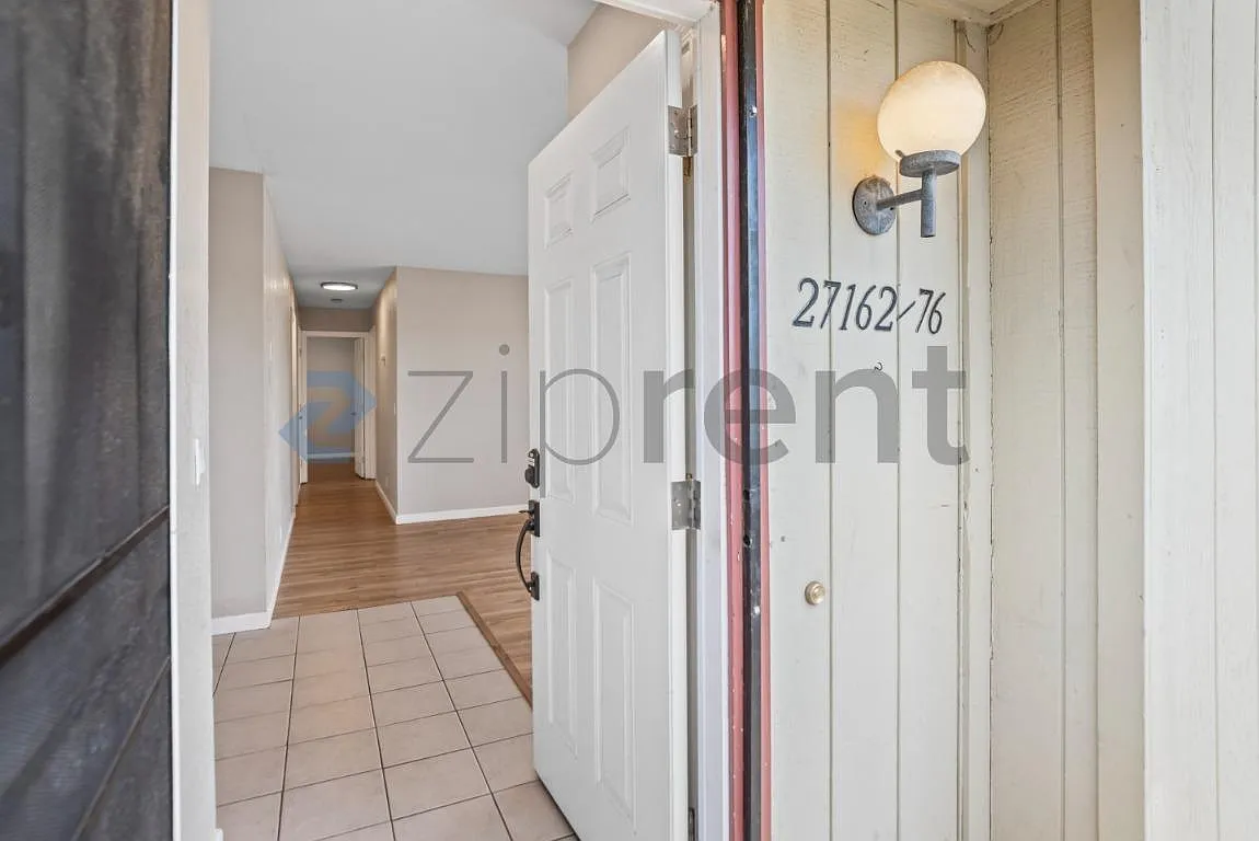 2 bed, 1.5 bath, 977 sqft, $2,727 — Photo 3