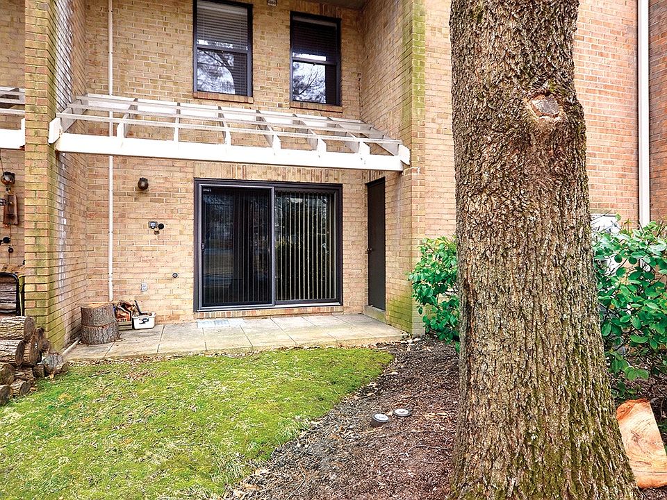 2nd image of 9855 Bristol Square Ln
