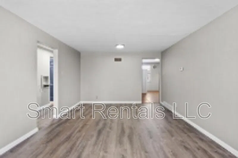3 bed, 1.5 bath, 1200 sqft, $1,199 — Photo 2