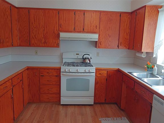 5th image of 4011 S 168th St