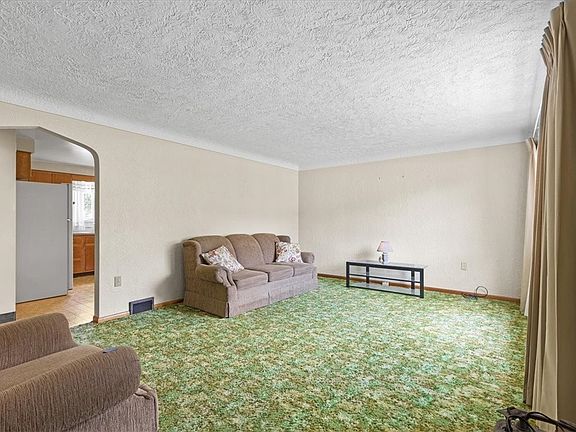 5th image of 12070 Bradley Dr