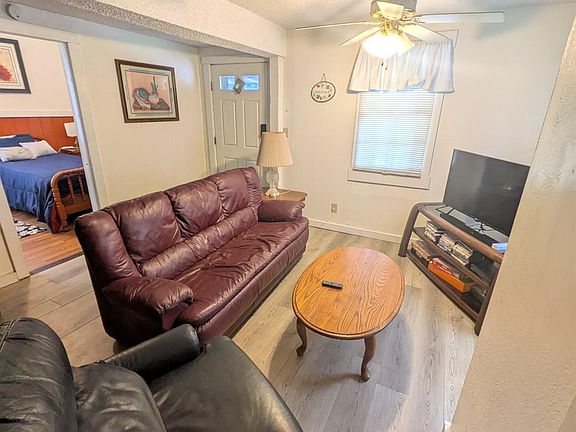 4th image of 102 Cochran St