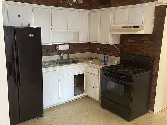 3rd image of 2415 E 71st St