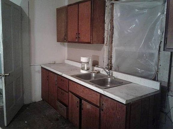 4th image of 216 N 18th St