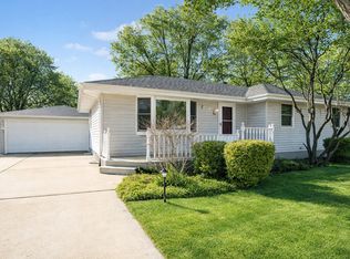 1327 Timberline Dr, Joliet, IL 60431