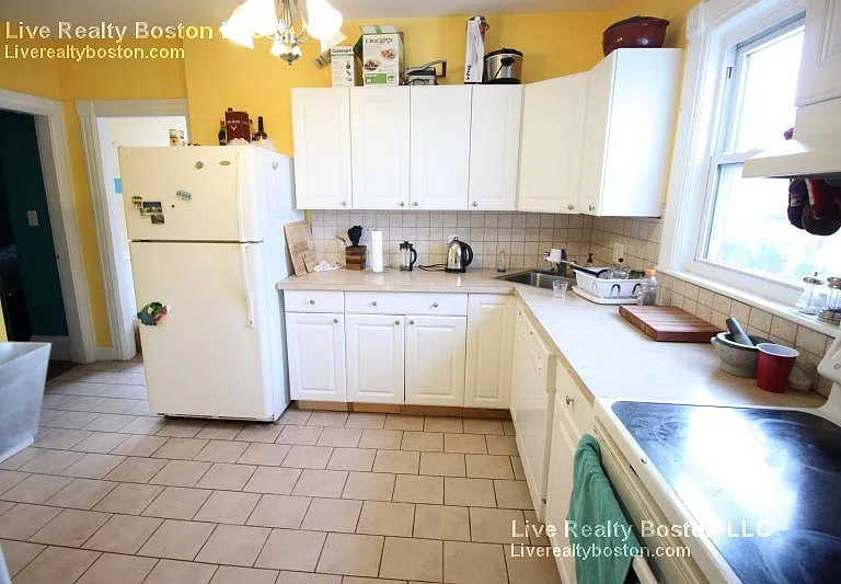 30 Antwerp St #1 — Photo 3