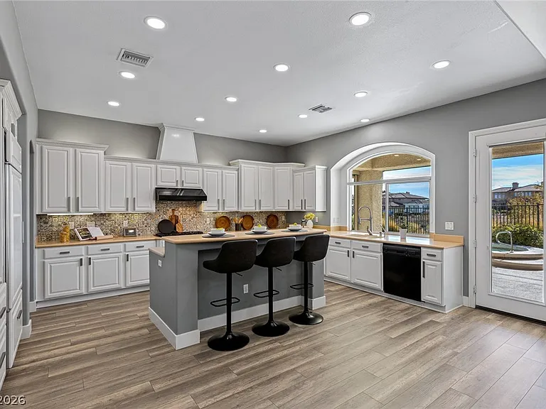 9421 Queen Charlotte Dr — Photo 43