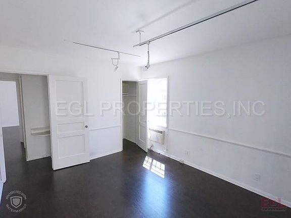 3rd image of 925 S Le Doux Rd APT 1