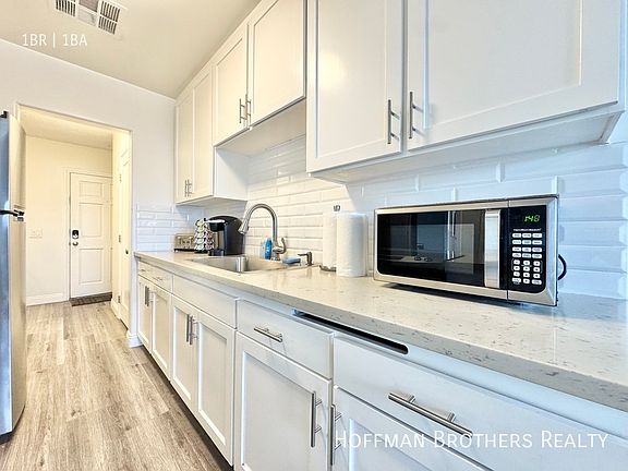 3rd image of 1625 Victory Blvd #8