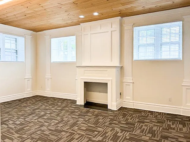 421 University Ave — Photo 16