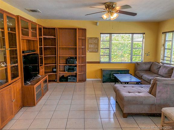 4th image of 3335 S Lake Dr