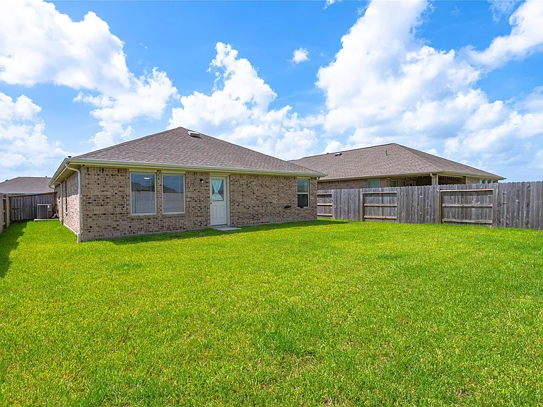 2805 Fountain Woods Dr — Photo 32