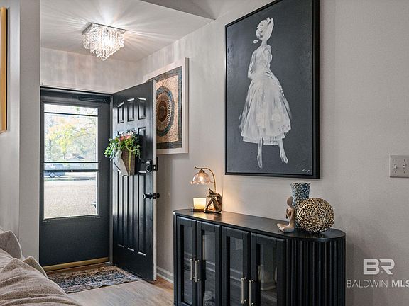 2nd image of 4 Cardinal Cir