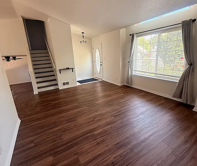 253 Colonial Way — Photo 10
