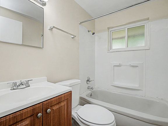 5th image of 4606 Winchester Dr