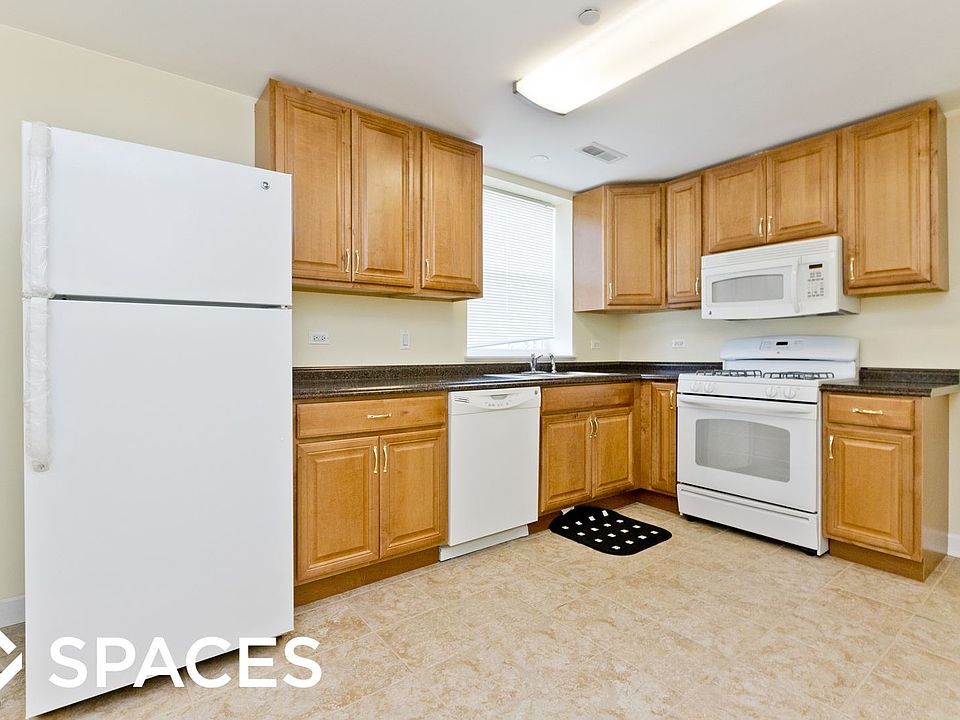 1st image of 7534 N Claremont Ave #3