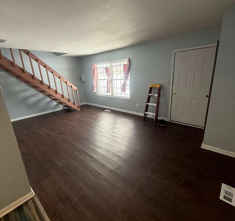 1st image of 4955 Oakwood Trl