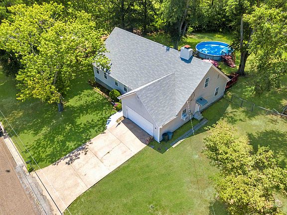 3rd image of 1709 Bramblewood St