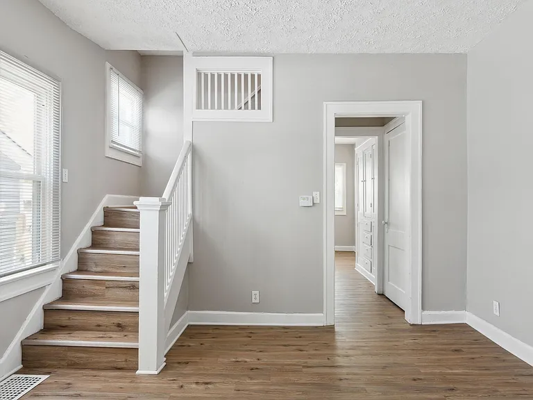 619 N Gray St — Photo 8