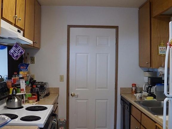 5th image of 825 NE 7th St