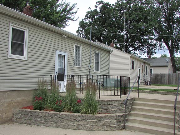 3rd image of 6909 Newton Ave S