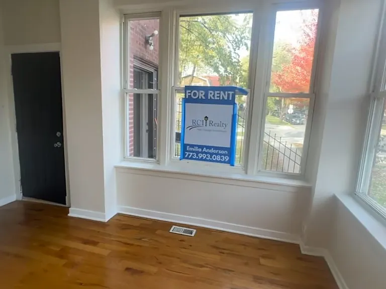 1052 N Avers Ave #1F — Photo 2