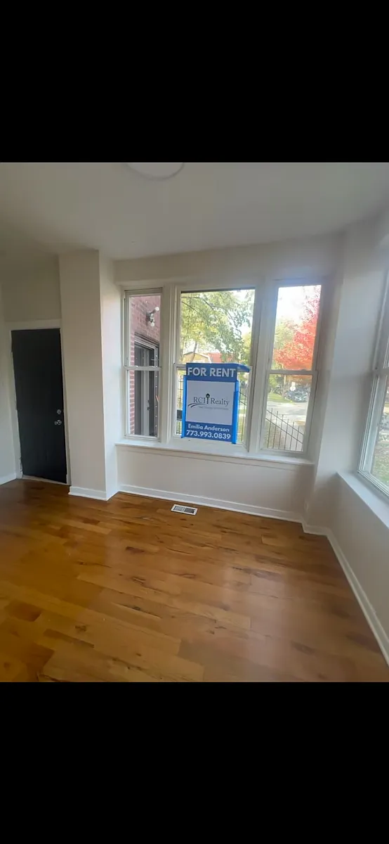 Building Photo - 1052 N Avers Ave #1F