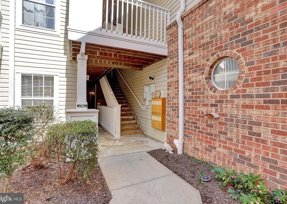 1st image of 206 Chaucer Ln #206E