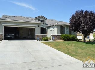 10701 Rainwater Ln, Bakersfield, CA 93306