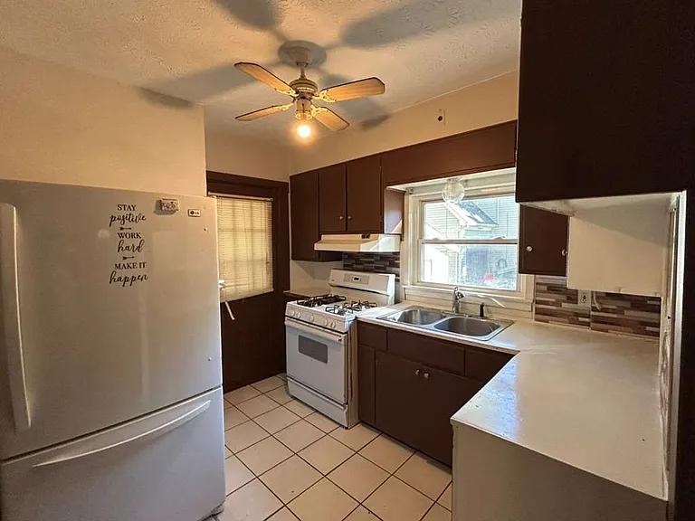 377 Talbot Ave — Photo 17