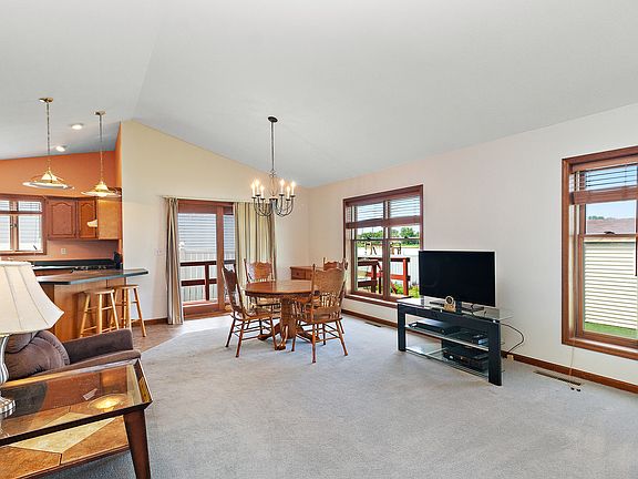 4th image of 1353 Derby Dr
