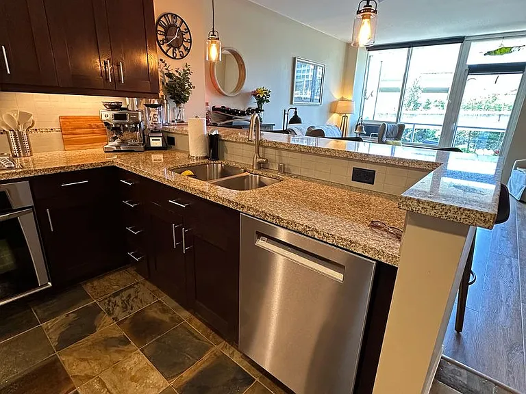 1515 Dock St #402 — Photo 5
