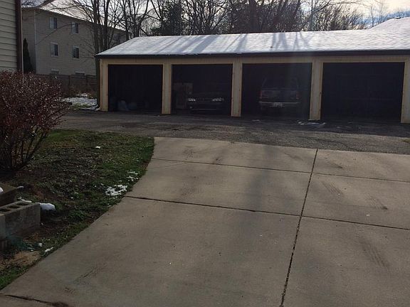 2nd image of 1134 Country Ln APT 4